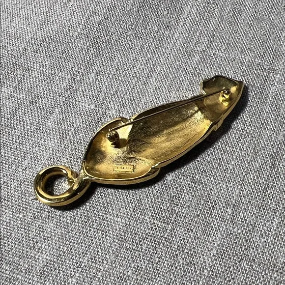 Vintage Trifari Black Cat Brooch with Gold Accents and Green Eyes - Picture 4 of 5